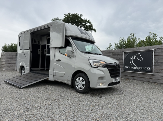 RENAULT MASTER PAARDENWAGEN&nbsp;

HENGSTENUITVOERING
