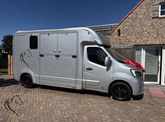 RENAULT KRISMAR STALLION 3XL
